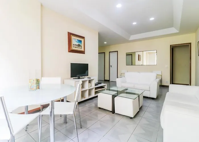Enorme Apartamento na Av Atlântica